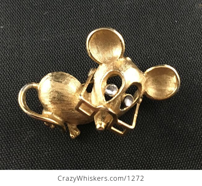 Adorable Vintage Gold Tone Avon Mouse Brooch Pin with Articulated Glasses That Move up and down - #PxJ9q78VKqE-3