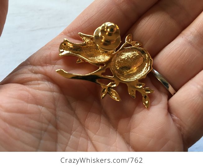 Adorable Vintage Gold Toned Mamma Bird and Pearl Eggs in a Nest Brooch Pin - #7xsYuAz86zM-2