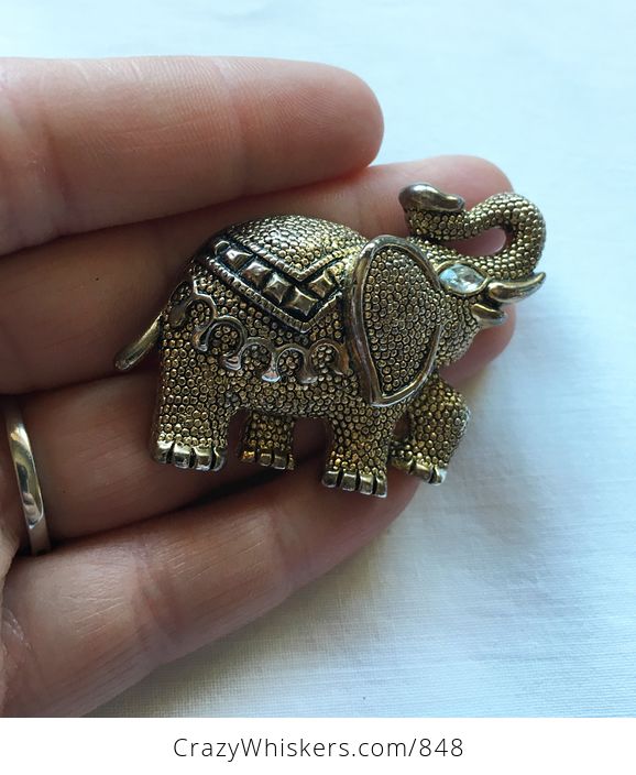 Fancy Textured Gold Toned Vintage Circus Elephant Brooch Pin - #gaaXaGGlXsQ-1