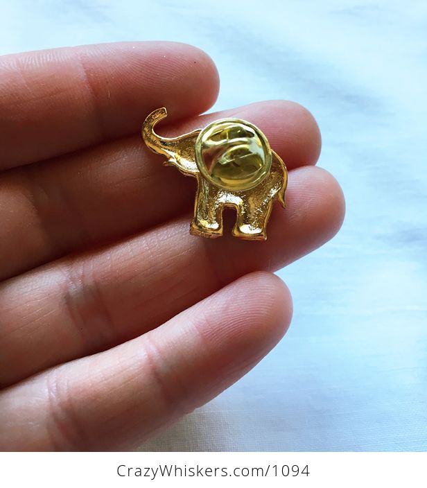 Vintage Gold Tone Elephant Brooch Pin in Nearly New Condition - #bcbD0h2fMLc-2