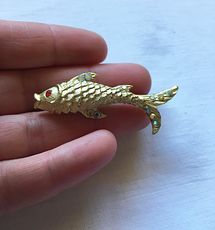 Beautiful Textured Gold Toned Fish Brooch Pin with Red Eye and Sparkly Stones #j05ibDqISDw