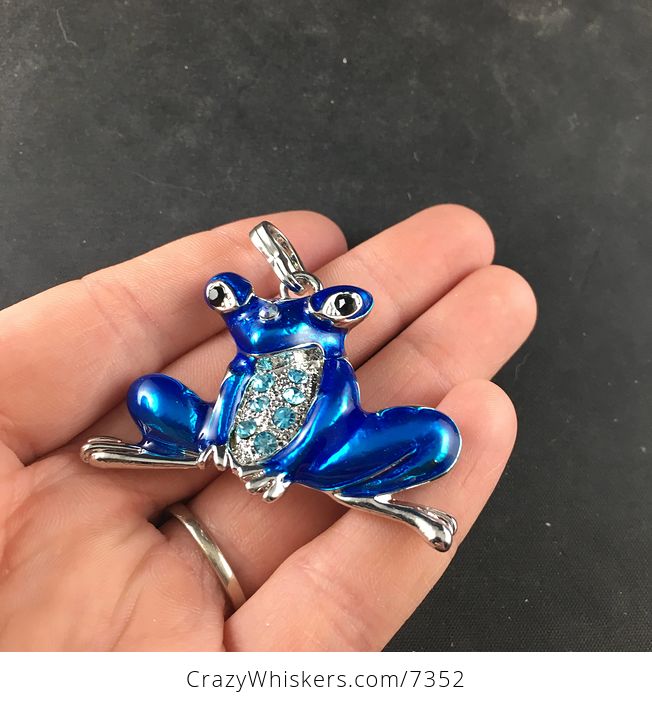 Cute Rhinestone Blue Frog Pendant Necklace - #AwPQKzNsOmo-3