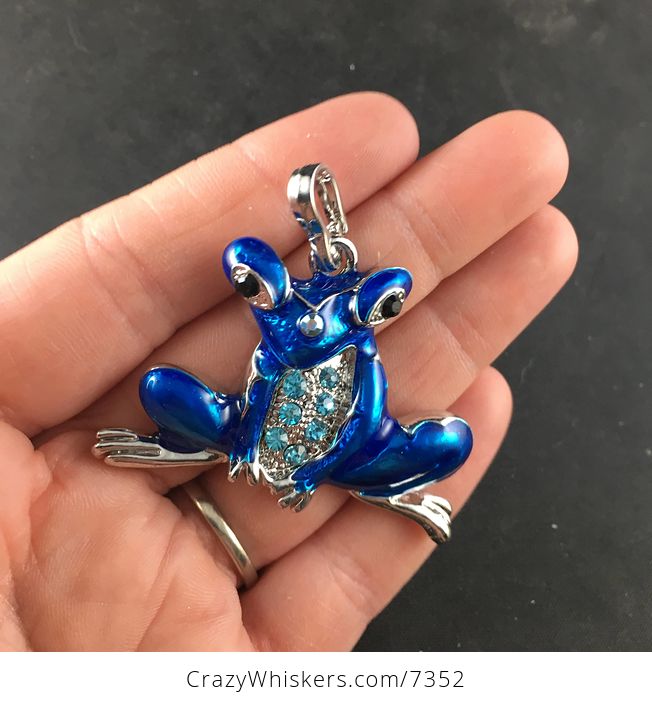 Cute Rhinestone Blue Frog Pendant Necklace - #AwPQKzNsOmo-2