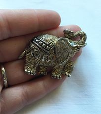 Fancy Textured Gold Toned Vintage Circus Elephant Brooch Pin #gaaXaGGlXsQ