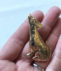 Gold Toned Hammered Textured Howling Coyote Brooch #HUcYsV5S2r8