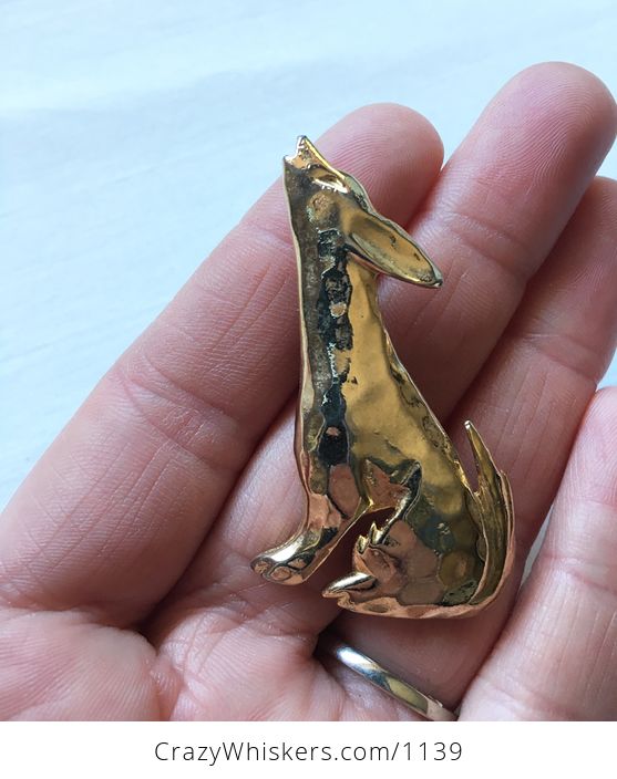 Gold Toned Hammered Textured Howling Coyote Brooch - #HUcYsV5S2r8-1