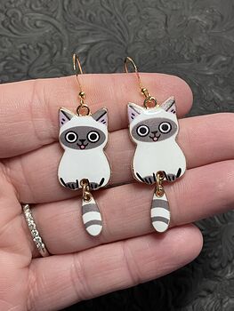 Happy Siamese Cat Dangly Tail Earrings #Se41NYRfJNo