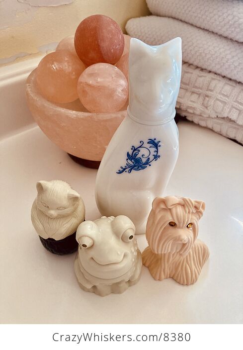 Lot of Vintage Avon Animal Figural Perfume Bottles Frog Yorkie Dog Ming Cat Kitty in a Basket Poodles Skunk Fawn Spaniel - #rfJ973XatD0-14