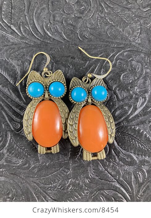 Owl Earrings with Blue Eyes and Orange Bodies on Vintage Brass Tone - #RnbbhWxDex8-2