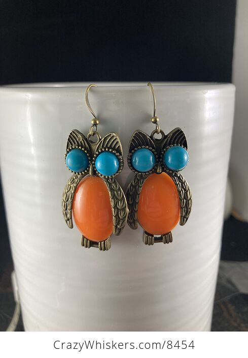 Owl Earrings with Blue Eyes and Orange Bodies on Vintage Brass Tone - #RnbbhWxDex8-4