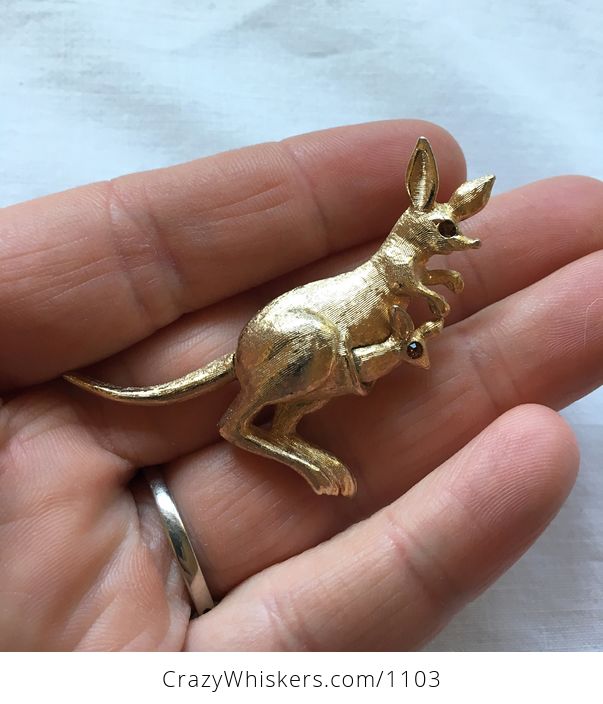 Vintage Gold Toned Avon Kangaroo and Moving Baby Joey with Ruby Red Gem Eyes Brooch Pin - #p1HytBjDE3g-4