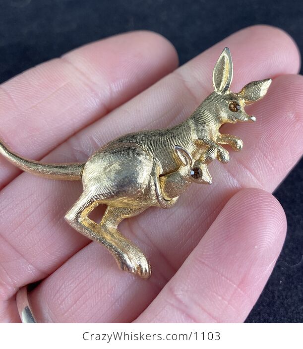 Vintage Gold Toned Avon Kangaroo and Moving Baby Joey with Ruby Red Gem Eyes Brooch Pin - #p1HytBjDE3g-2