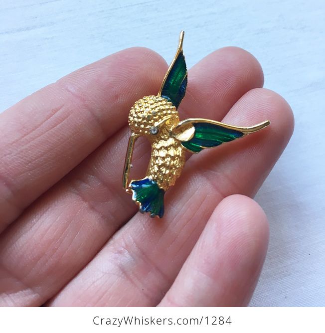 Vintage Gold Toned Hummingbird Brooch Pin with Sparkly Texture and Green Wings - #oaKkCIBAgMY-1